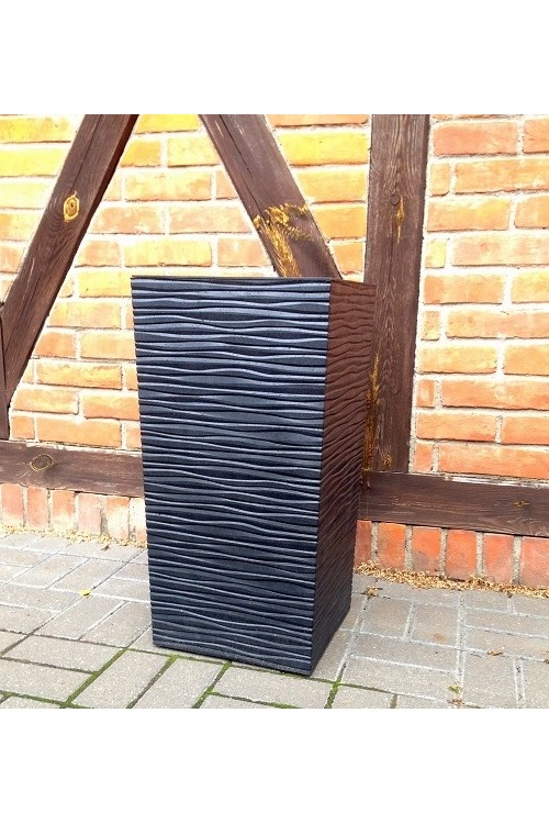 Donica recyklingowa czarny kwadratowy wazon wzór dłuto 144013 - 34x34x66 cm - doniczki-poznan.pl